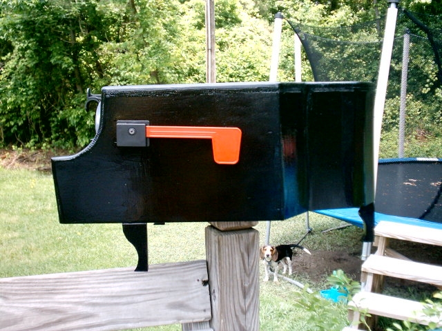 Piano mailbox